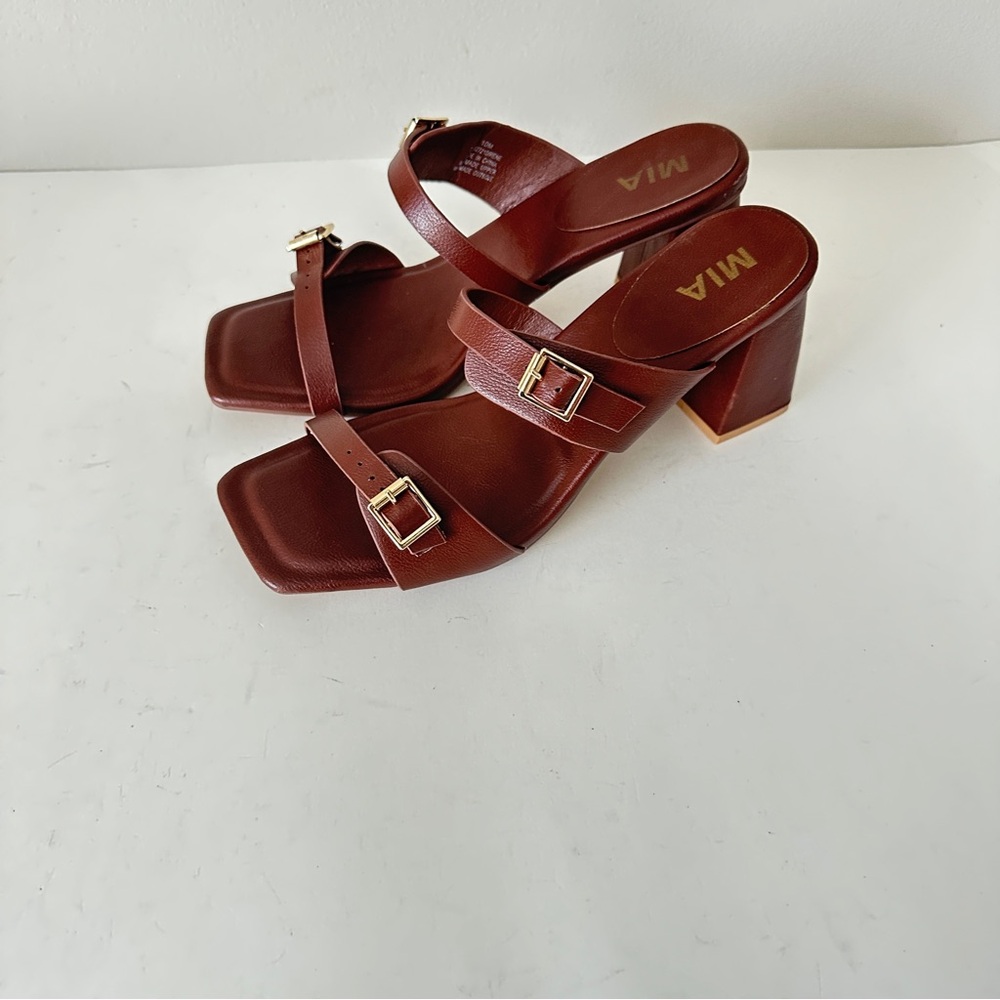 NEW MIA Renee Chocolate Brown Buckle Strap Women's Heeled Sandals, Sz 10M
